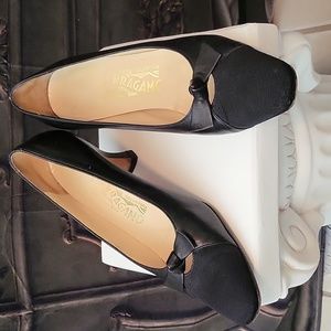 7.5 slim black leather Salvatore Ferragamo  pumps
